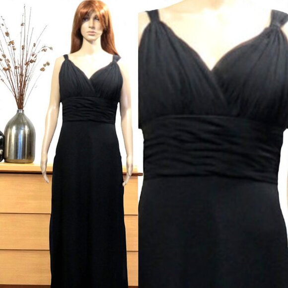 Long Black Gown - Picture 1 of 5